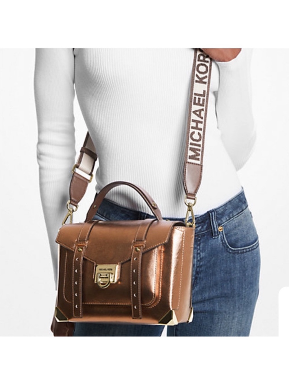 MICHAEL KORS
Manhattan Medium Top
Hand School Patent Satchel
MOCHA COLOR